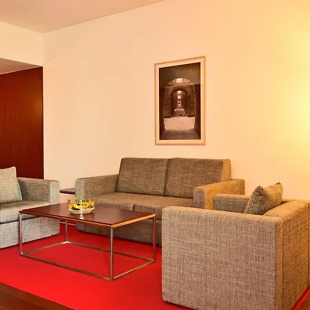 Hotel De 4*