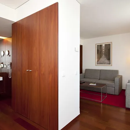 Hotel De 4*