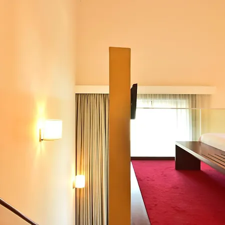 Hotel De 4*